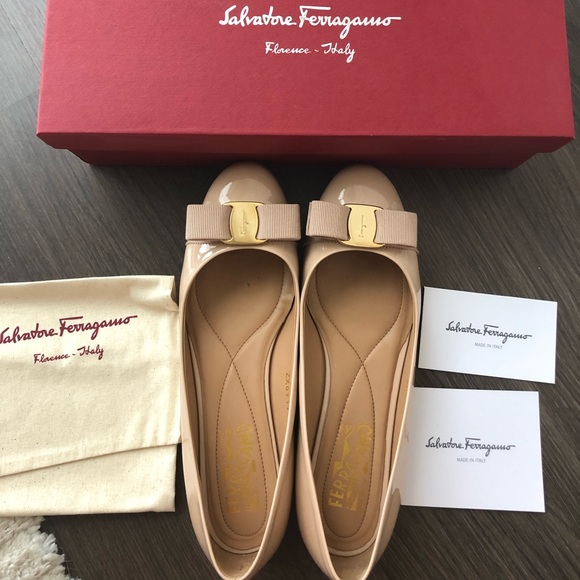 Ferragamo Varina Flats - Picture 2 of 7